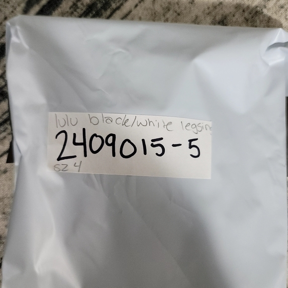 Lululemon Shine Tight Shimmy Shimmer Womens 4 Athlesuire Sporty Yoga Gym Sporty - Picture 15 of 16